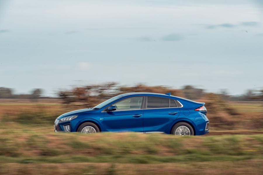  Hyundai IONIQ electric (AE) 2019 года  (UK) (фото 24 из 37)